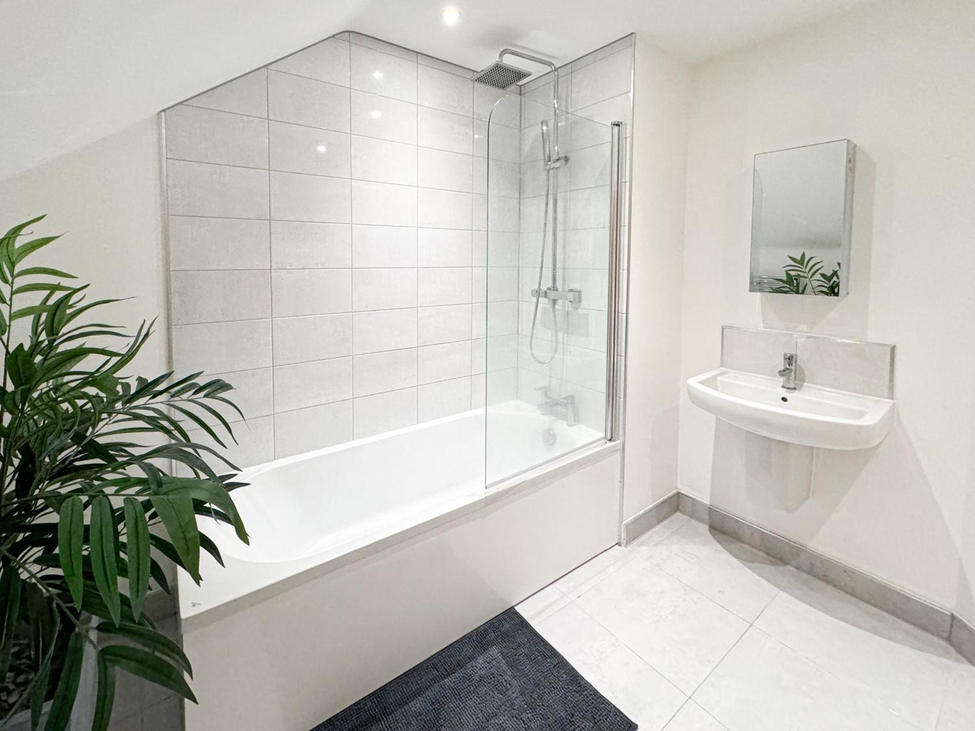 Free Parking - Central - Penthouse York Bagian luar foto