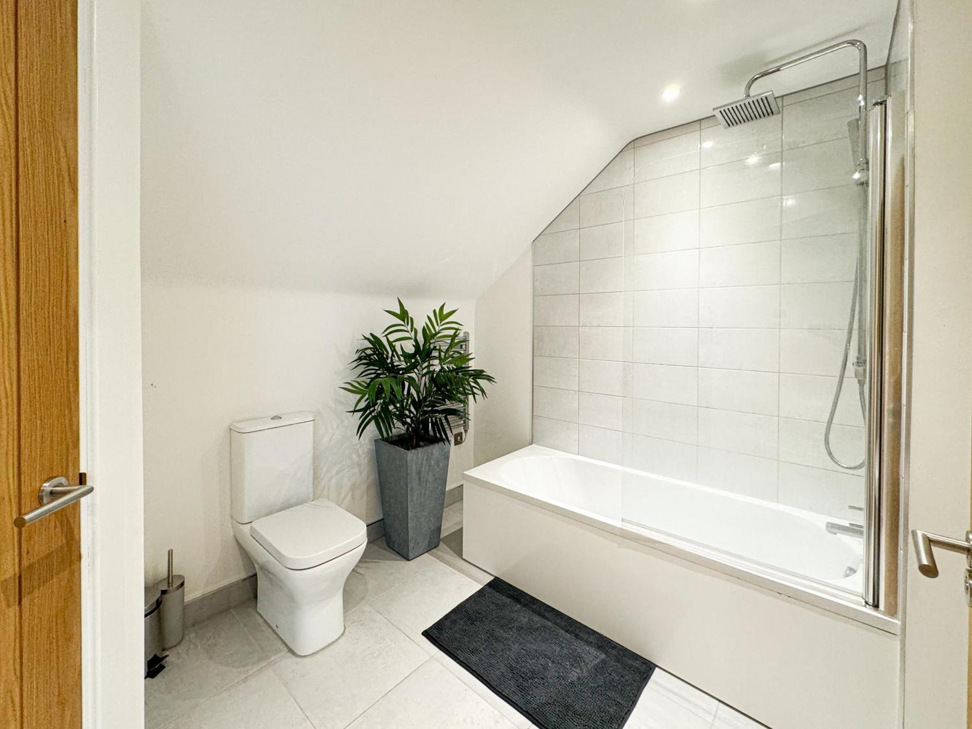 Free Parking - Central - Penthouse York Bagian luar foto